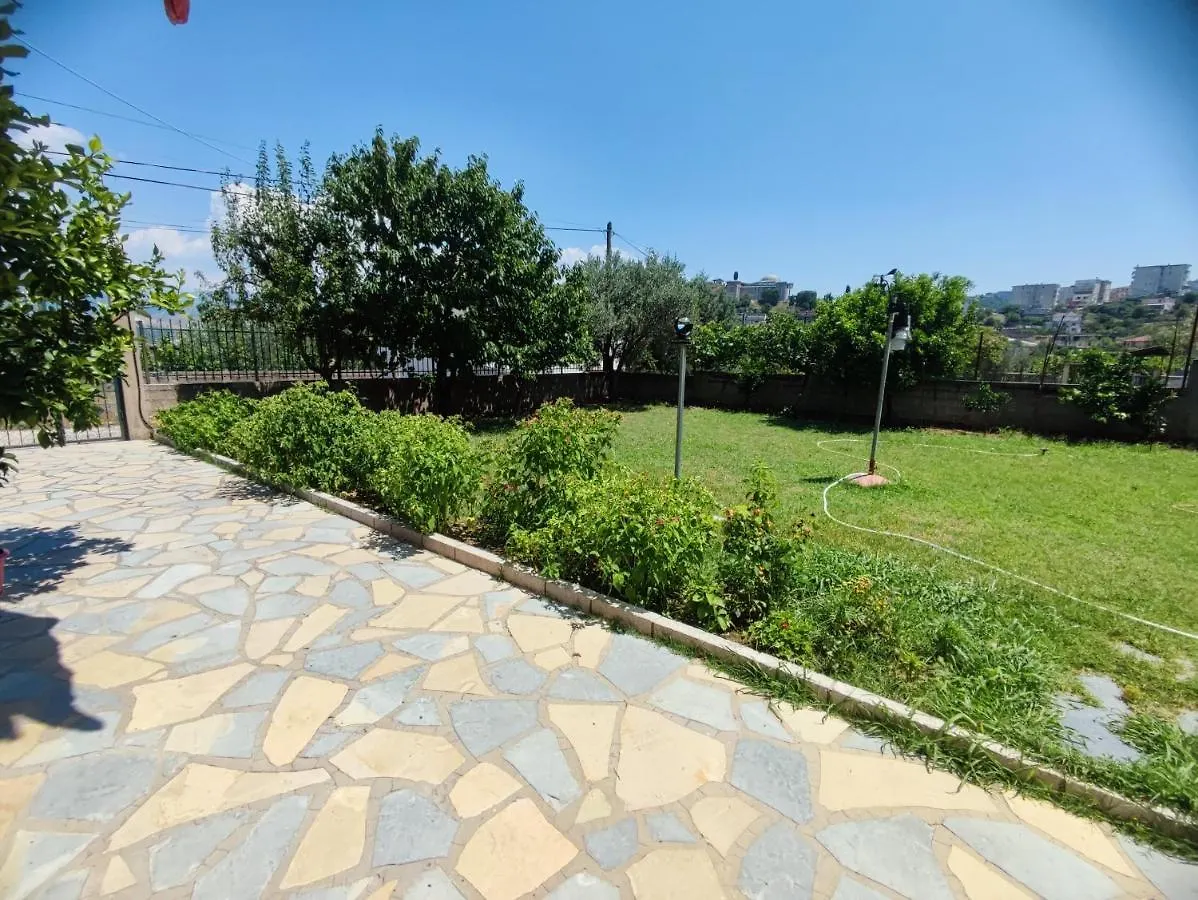 Lägenhet Lovely 1 - Bedroom Loft With Free Parking Gjirokastër Albanien