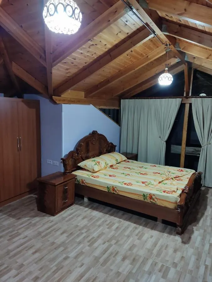 Lägenhet Lovely 1 - Bedroom Loft With Free Parking Gjirokastër